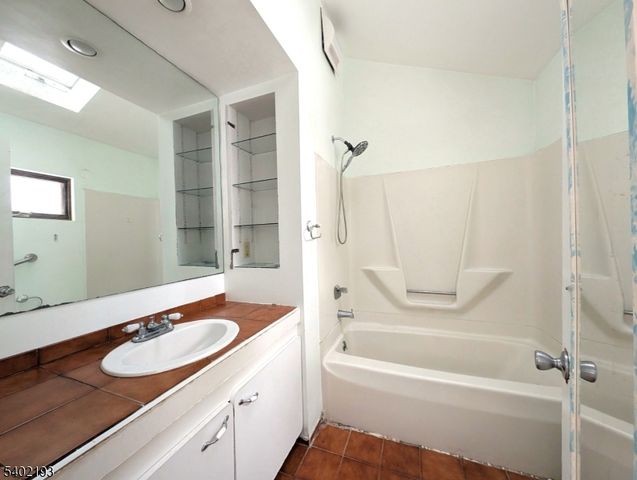 28 Deer Trail Lake Rd, Hardyston Twp., NJ 07460