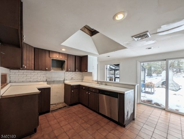 28 Deer Trail Lake Rd, Hardyston Twp., NJ 07460