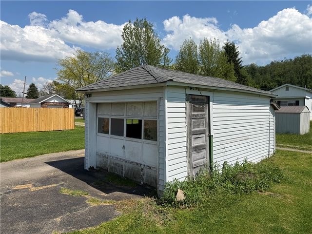 1705 W Crawford Ave, Dunbar Twp, PA 15425