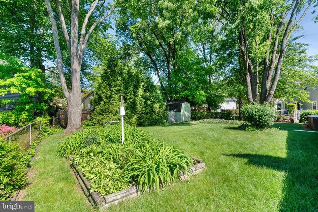 5716 GLAMIS DR, Alexandria, VA 22315