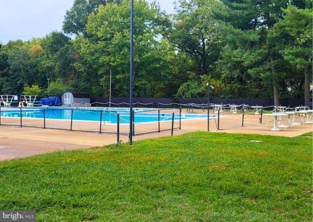 5716 GLAMIS DR, Alexandria, VA 22315