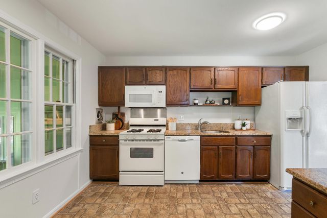 5716 GLAMIS DR, Alexandria, VA 22315
