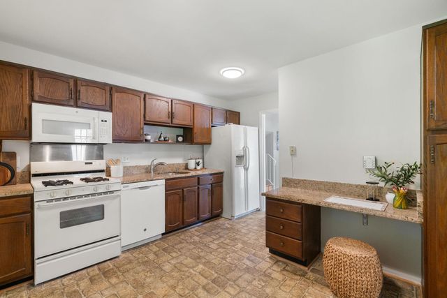5716 GLAMIS DR, Alexandria, VA 22315