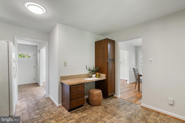 5716 GLAMIS DR, Alexandria, VA 22315