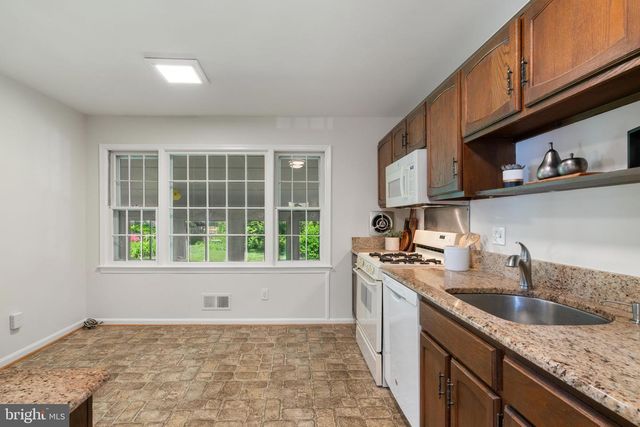 5716 GLAMIS DR, Alexandria, VA 22315