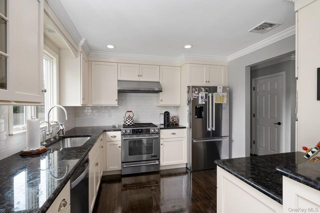 17 Furwood Drive, East Northport, NY 11731