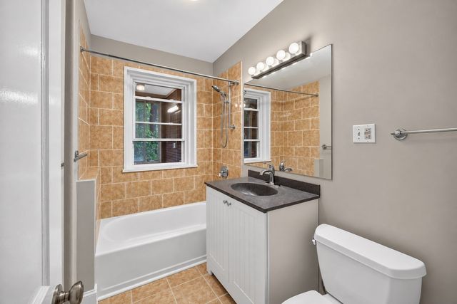11 Vinal St 5, Boston, MA 02135