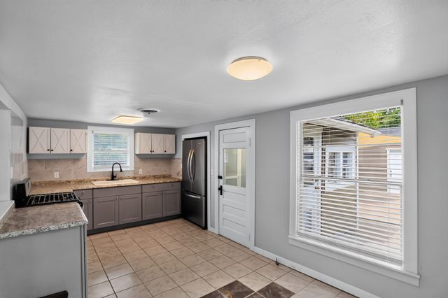 2811 Springdale Road, Fort Worth, TX 76111