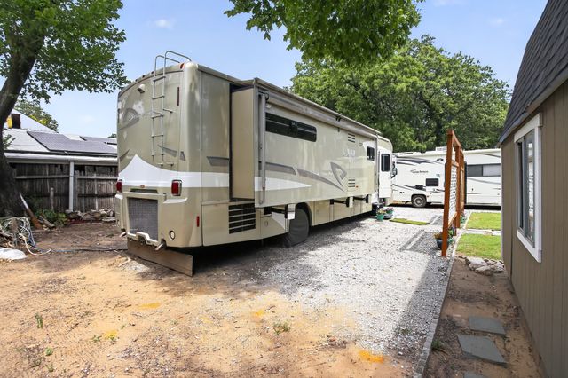 2811 Springdale Road, Fort Worth, TX 76111