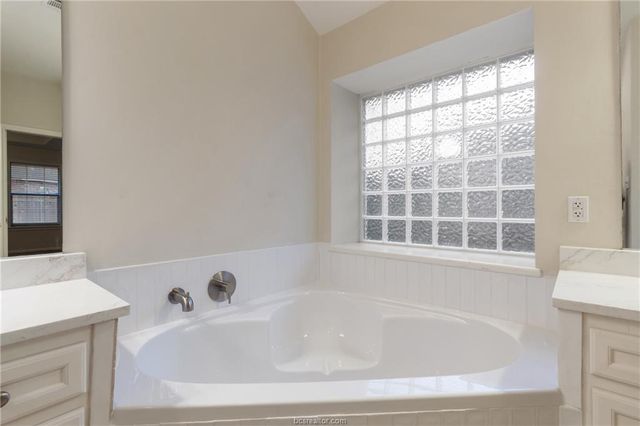 4709 Shoal Creek Drive, College Station, TX 77845