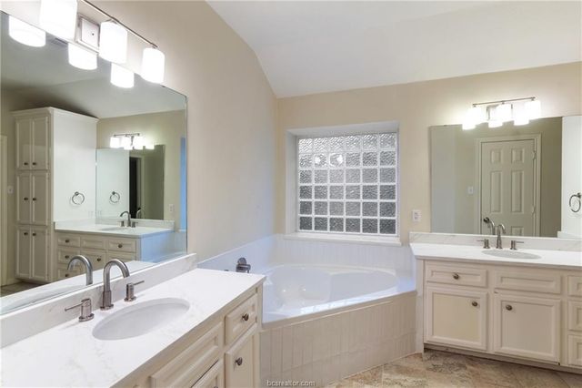 4709 Shoal Creek Drive, College Station, TX 77845