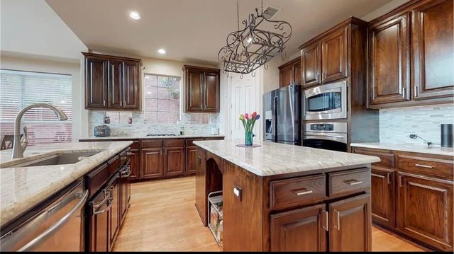 3264 Heatherbrook Lane, Richardson, TX 75082