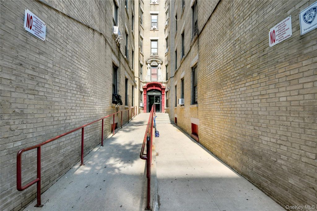 975 Union 51, Bronx, NY 10459 — exterior