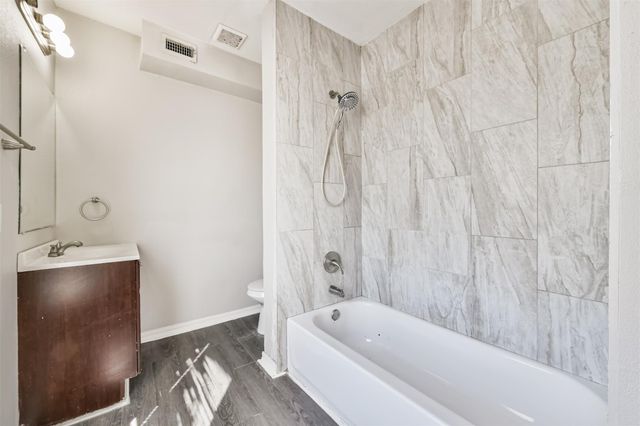 424 S Broadway Street, La Porte, TX 77571