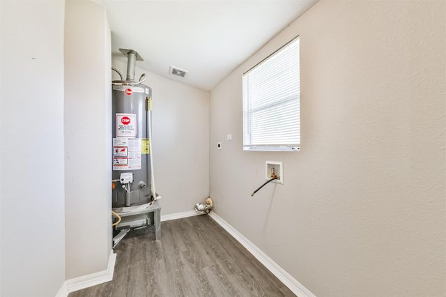 424 S Broadway Street, La Porte, TX 77571