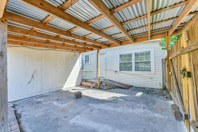 424 S Broadway Street, La Porte, TX 77571