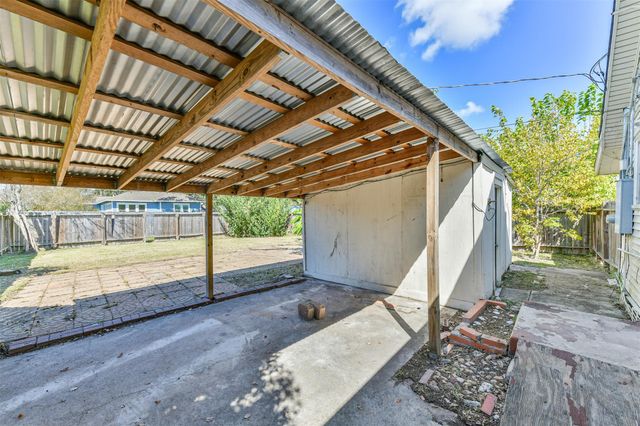 424 S Broadway Street, La Porte, TX 77571