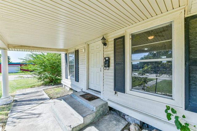 424 S Broadway Street, La Porte, TX 77571