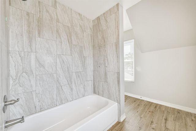 424 S Broadway Street, La Porte, TX 77571