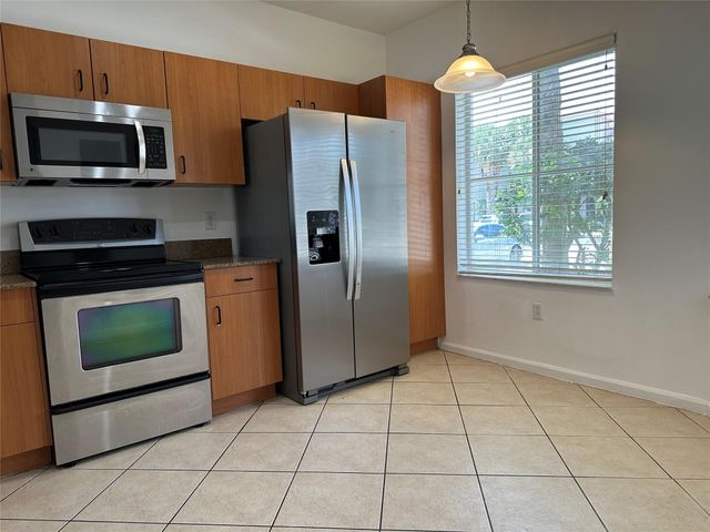 8236 SW 25th Ct 103, Hollywood, FL 33025