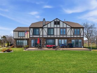 102 Lac Sainte Claire Drive, Saint Clair Shores, MI 48082