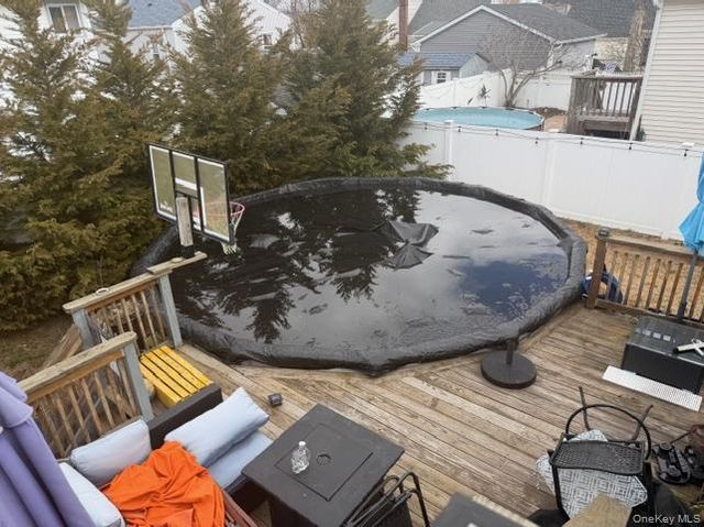 16 W Marine Avenue, Lindenhurst, NY 11757