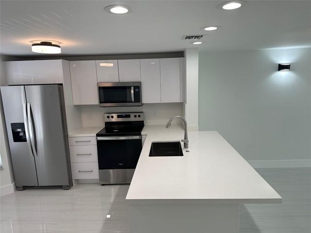 972 Jeffery Street, Boca Raton, FL 33487