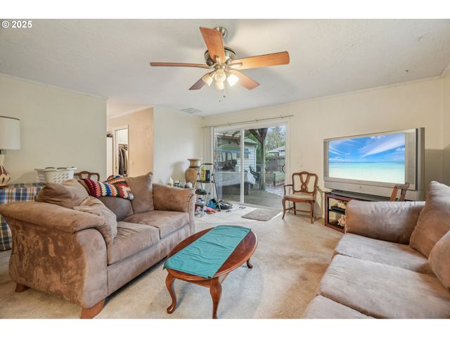 780 IDYLWOOD Dr, Salem, OR 97302