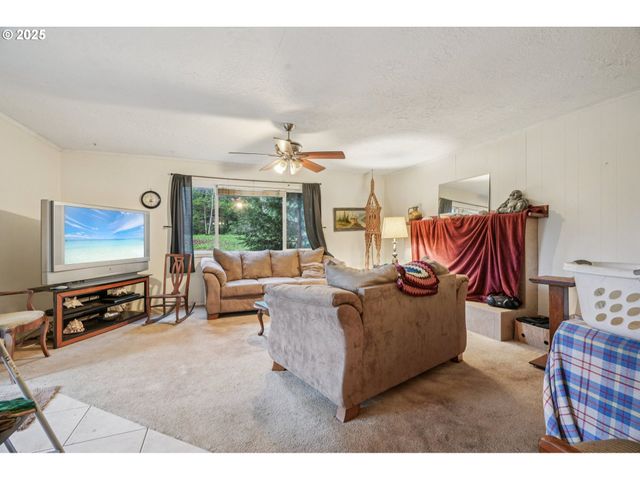 780 IDYLWOOD Dr, Salem, OR 97302