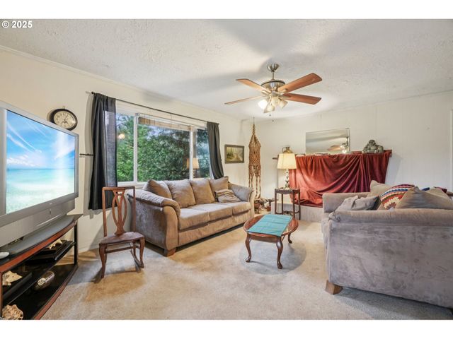 780 IDYLWOOD Dr, Salem, OR 97302