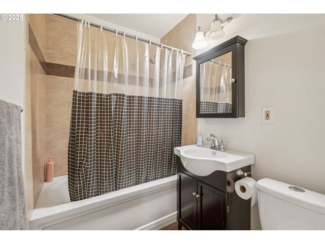 780 IDYLWOOD Dr, Salem, OR 97302