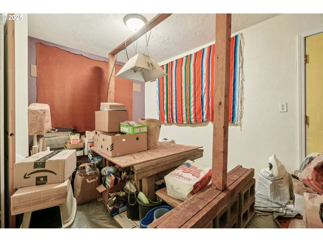 780 IDYLWOOD Dr, Salem, OR 97302