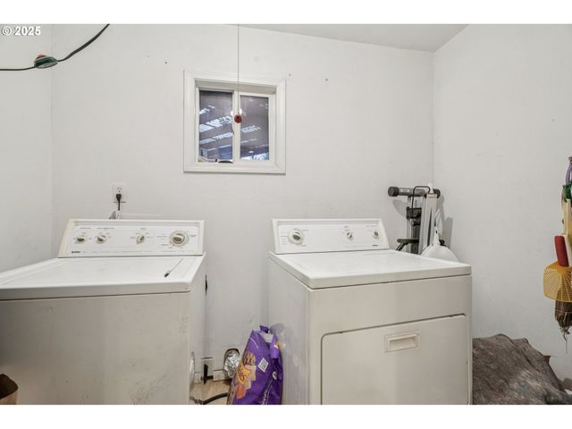 780 IDYLWOOD Dr, Salem, OR 97302