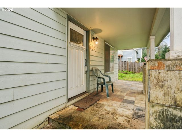 780 IDYLWOOD Dr, Salem, OR 97302