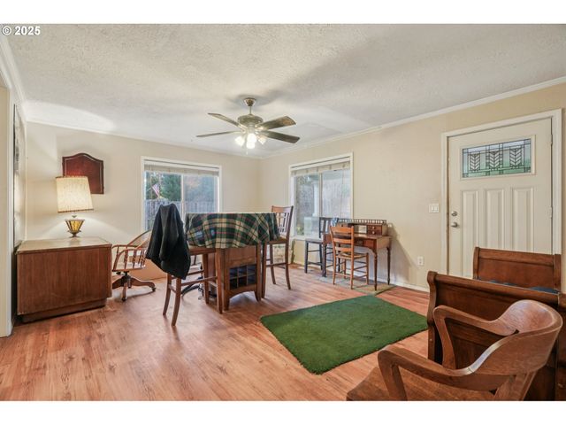 780 IDYLWOOD Dr, Salem, OR 97302