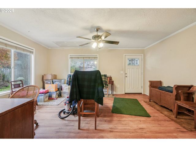 780 IDYLWOOD Dr, Salem, OR 97302