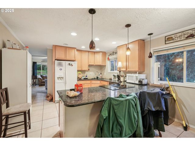 780 IDYLWOOD Dr, Salem, OR 97302