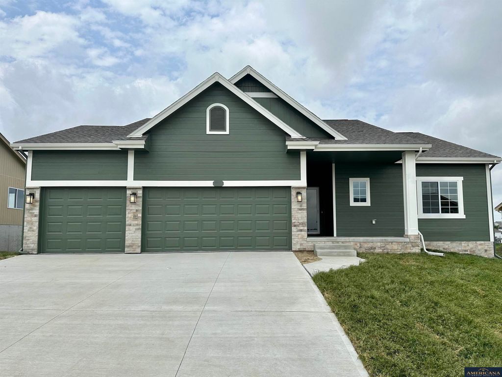 5406 N 182 Street, Elkhorn, NE 68022