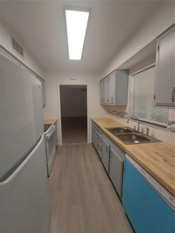 253 N BLUE LAKE AVENUE, Deland, FL 32724