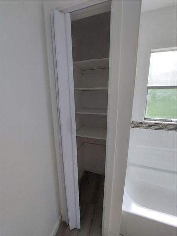 253 N BLUE LAKE AVENUE, Deland, FL 32724