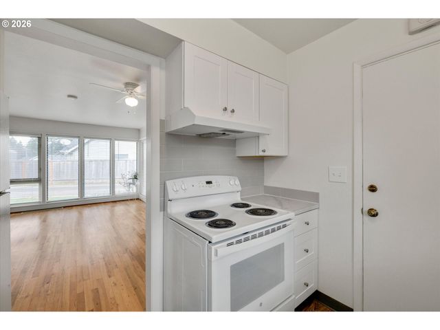 406 EASTFIELD Dr, Oregon City, OR 97045