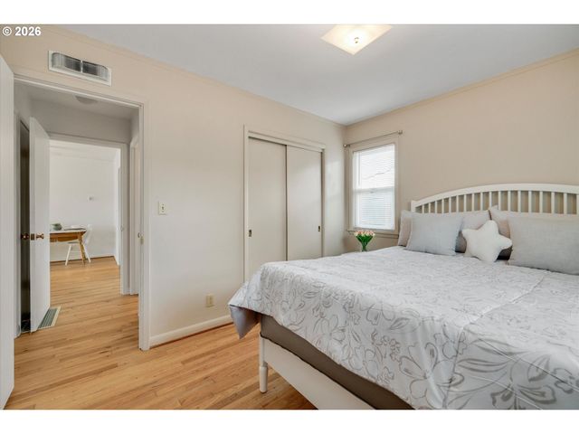 406 EASTFIELD Dr, Oregon City, OR 97045