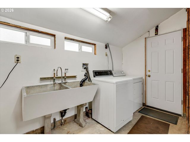 406 EASTFIELD Dr, Oregon City, OR 97045