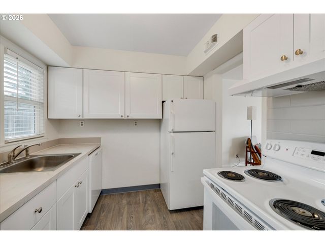 406 EASTFIELD Dr, Oregon City, OR 97045