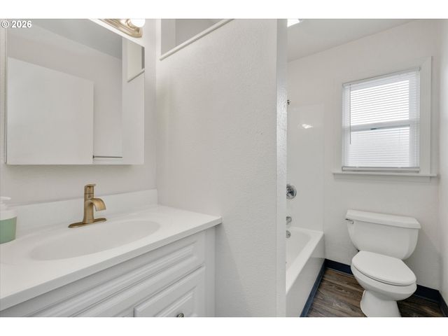 406 EASTFIELD Dr, Oregon City, OR 97045