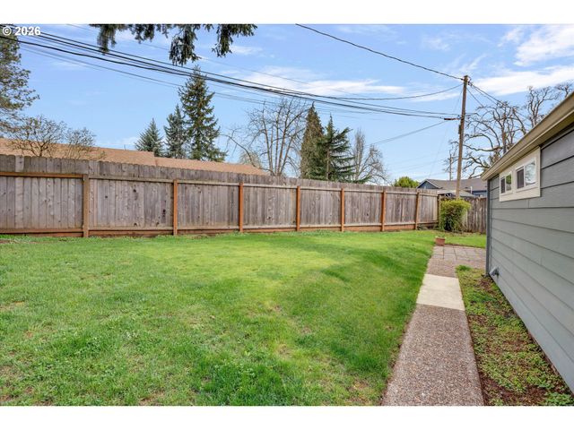 406 EASTFIELD Dr, Oregon City, OR 97045