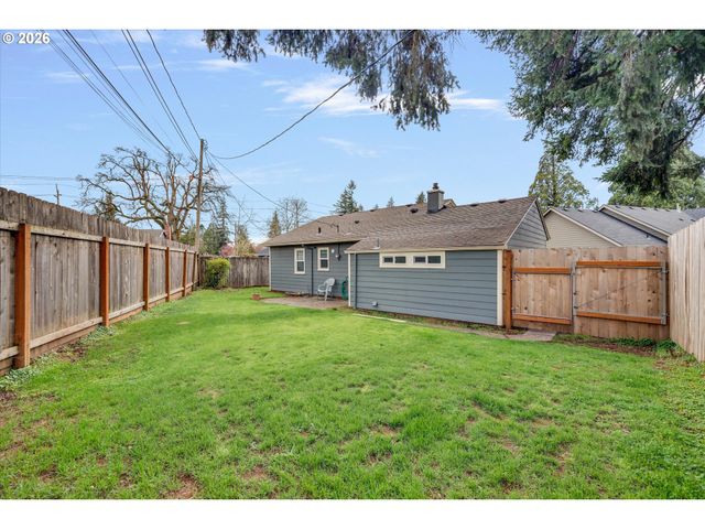 406 EASTFIELD Dr, Oregon City, OR 97045