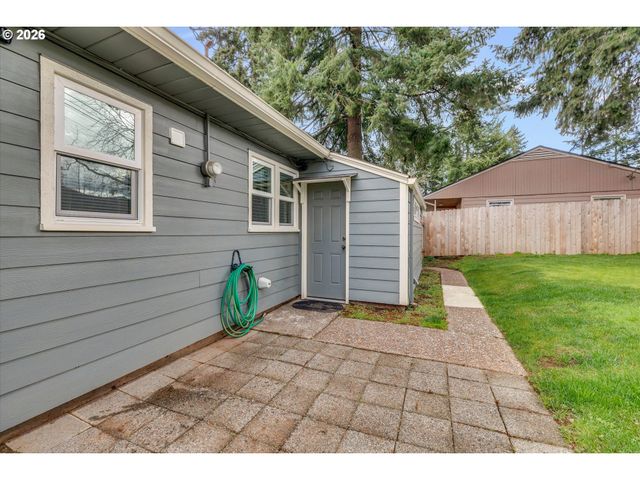 406 EASTFIELD Dr, Oregon City, OR 97045