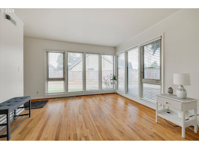 406 EASTFIELD Dr, Oregon City, OR 97045