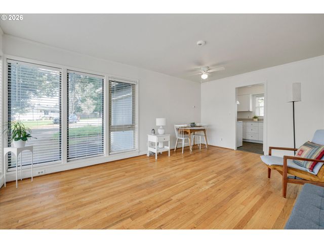 406 EASTFIELD Dr, Oregon City, OR 97045